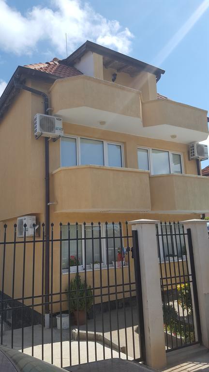 Villa Krisia Apartments Sozopol Exterior photo